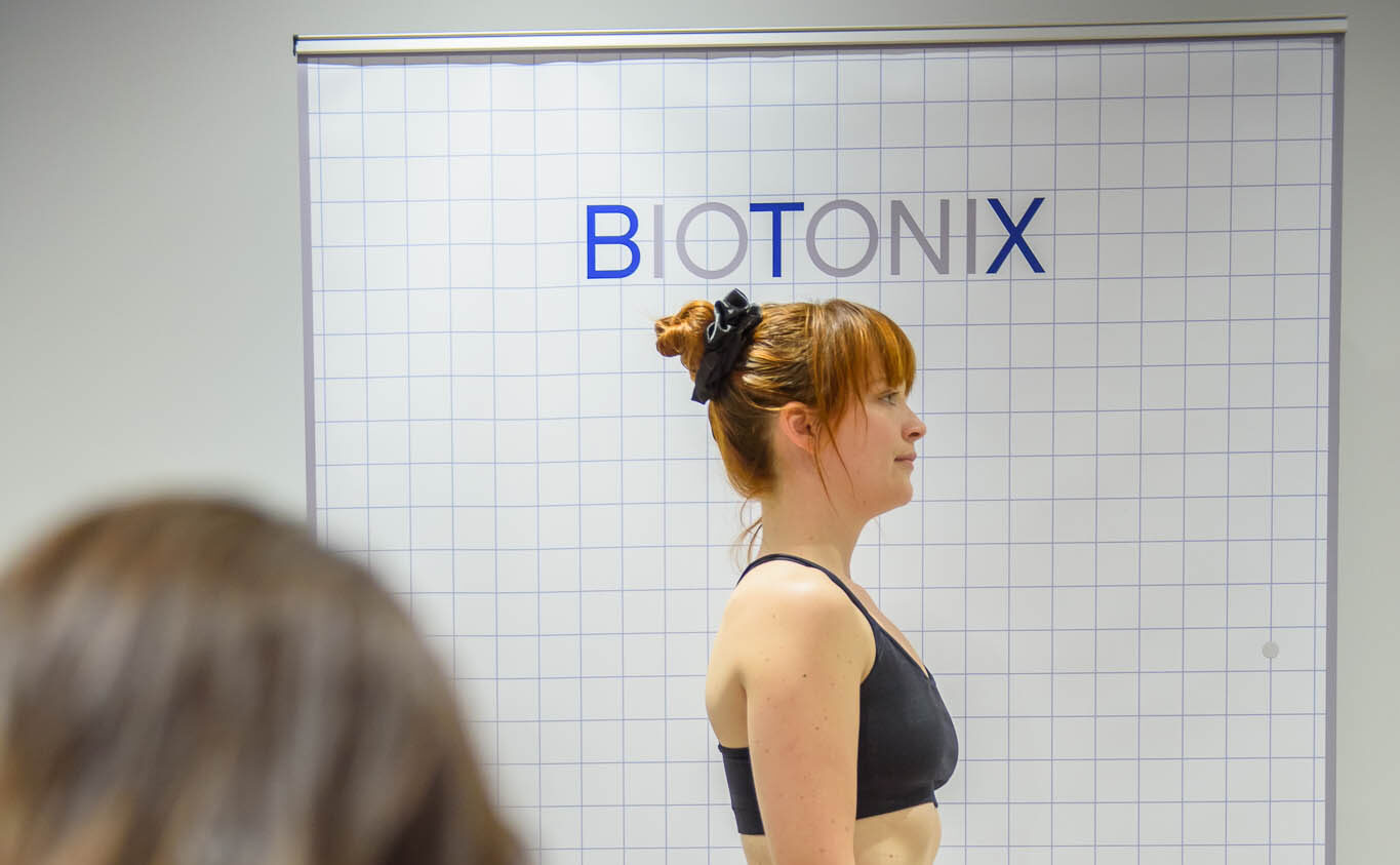 Healthcare practitioner performing a posture analysis using Biotonix Posture.